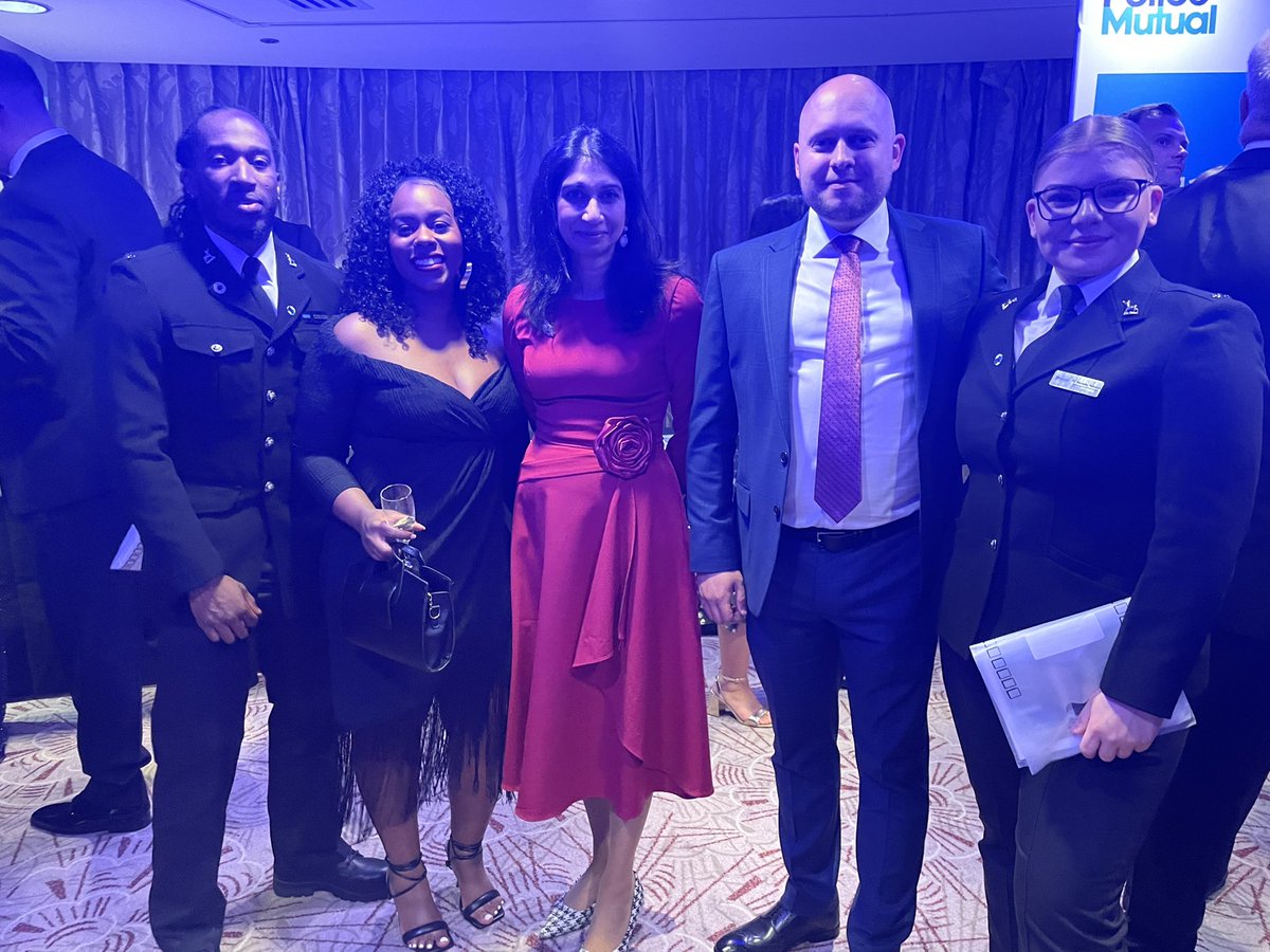 ✨ POLICE BRAVERY AWARDS: Hertfordshire Police Bravery Award nominees with Home Sec Suella Braverman at last night’s ceremony. So proud of our officers for being recognised for their braver actions.