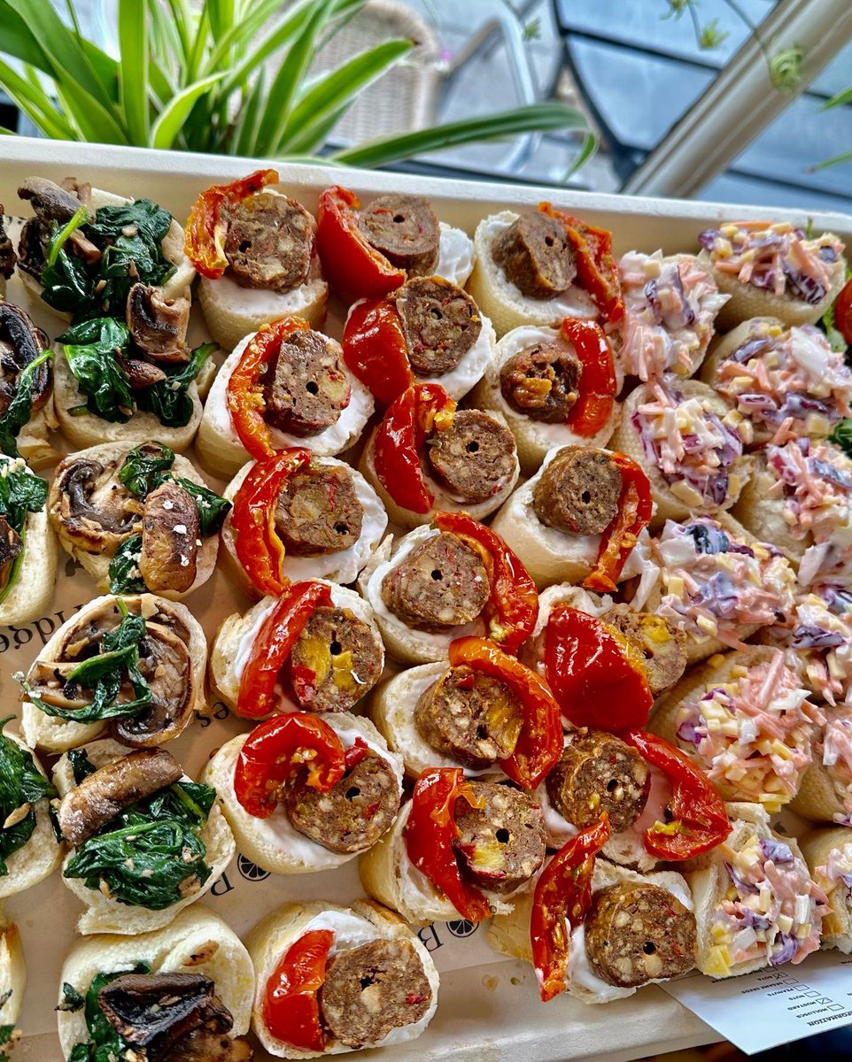 Challenge accepted and accomplished. Fully plant-based buffet prepared & delivered for some University events with the theme of sustainability. Who said vegan menu is boring #vegan #plantbased @cisl_cambridge #universityofcambridge #buffet #catering #universitycaterer