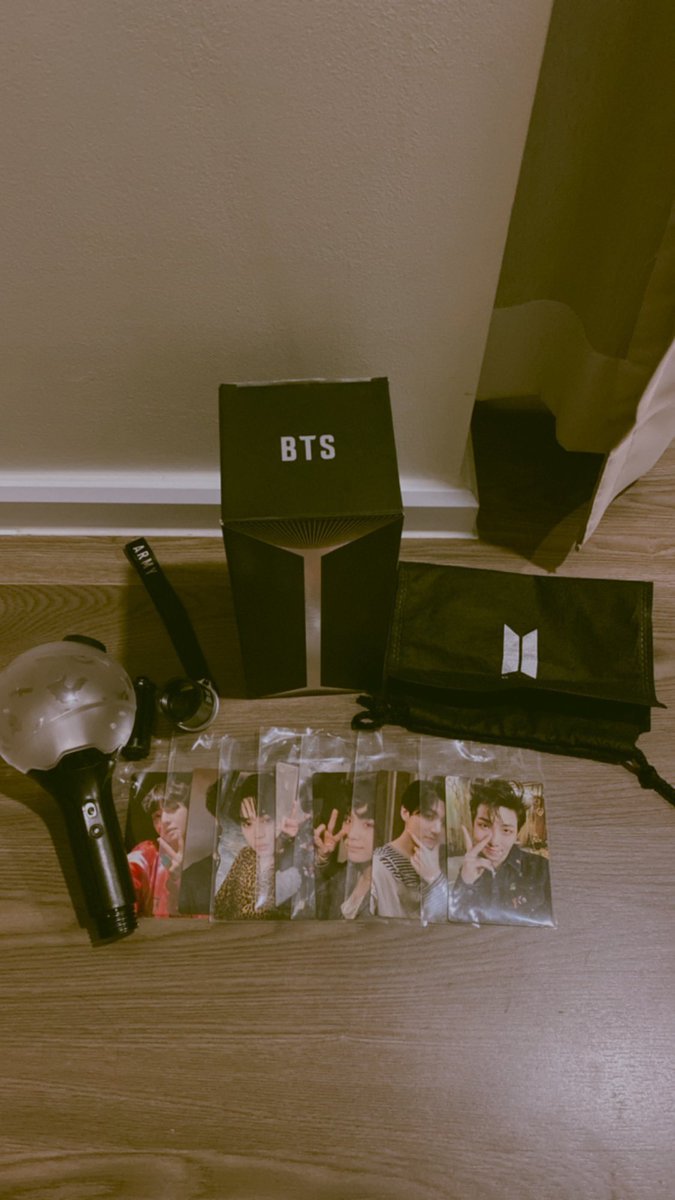 intui_y's tweet photo. มี่บอมบ์ ver.3 ของแท้

:ราคา 800 บาท(พร้อมกล่อง+การ์ด+ถุงแท่งไฟ) ขายเพราะไม่มีที่เก็บนะมีใครอยากรับน้องไปอยู่ด้วยมั้ย
:Dm สอบถามเพิ่มเติมได้นะคะ กรุงเทพฯนัดรับน��� #Seven_Jungkook #JUNGKOOK_IS_COMING #BTSARMY  #Army #BTS #BTSSUGA https://t.co/h0bYA47E47