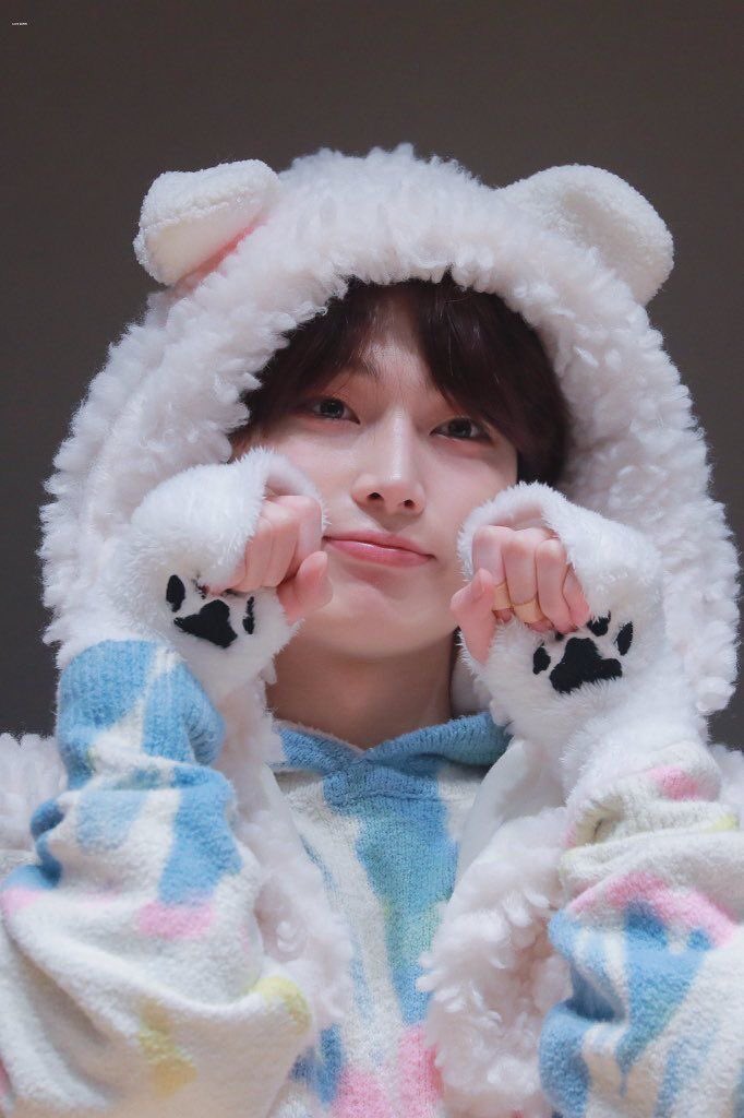 ksw_fox's tweet photo. Sunoo                                    Also Sunoo https://t.co/EeqbWGmae3
