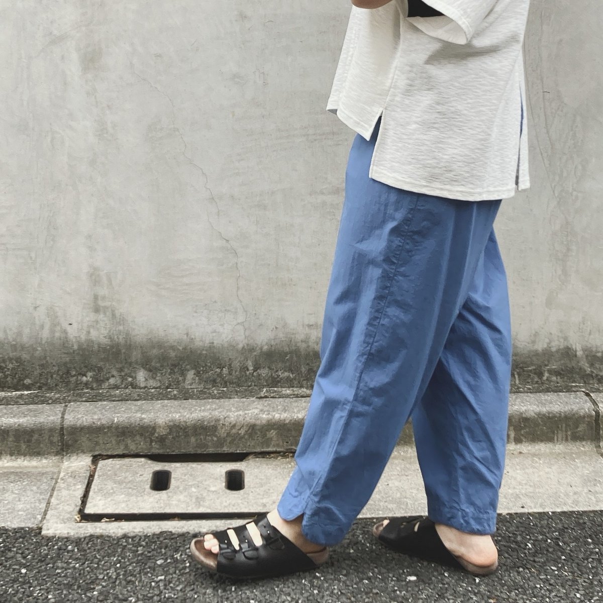 REAC_'s tweet photo. みなさんこんにちは🌼レアック静岡店です😀パルコブログ更新しました👖是非、チェックしてみてください✨
⇒https://t.co/BB0IMYUoYL
＃レアック　＃REAC　＃大人カジュアル　＃パンツ　＃テーパード　＃スリット　＃夏コーデ https://t.co/cPbNIeAEaU