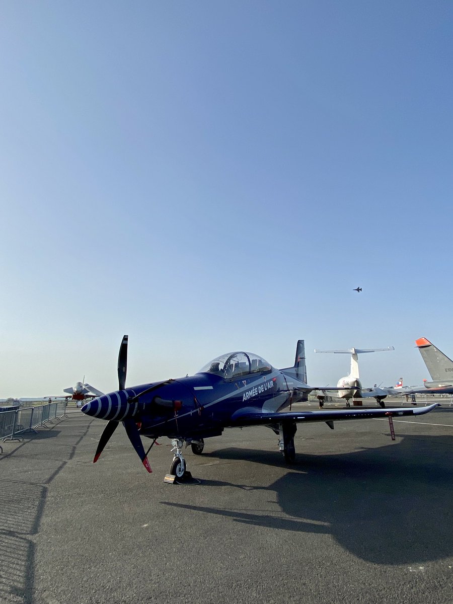 PVastra's tweet photo. #14Juillet Good morning #BA709 Cognac @Armee_de_lair @PilatusAircraft PC21 https://t.co/sleCy44bIs