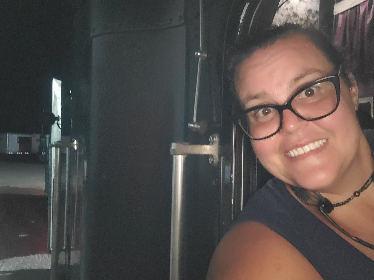 rig_jess's tweet photo. I just saved thousands of dollars by towing my new truck home myself,  don't worry @RJ_GatorBait your truck is going to a good home.  #trucking #fleetbuilding #Growth #logistics https://t.co/600pJ13nKB