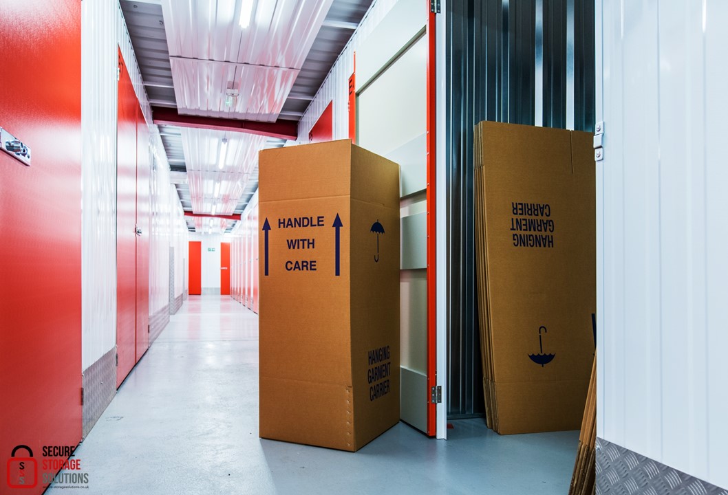 SecureStorage_'s tweet image. Boxes, accessories and our innovative hanging garment carrier boxes are all available to purchase here at reception📦

Reception is staffed Monday to Friday 8:30AM-5PM and Saturday 8AM-12PM
Alternatively, give us a call! ☎️01843 820930
#thanetstorage #securestorage