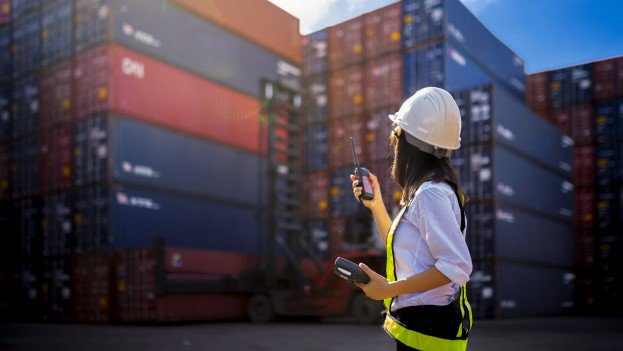 MaritimeUK's tweet photo. In case you missed it: the government has announced a substantial commitment of £34 million in funding to support the maritime sector's development of innovative solutions and new technologies. Find out more ➡️ https://t.co/7i9NExgm8o https://t.co/sk1HH1ej13