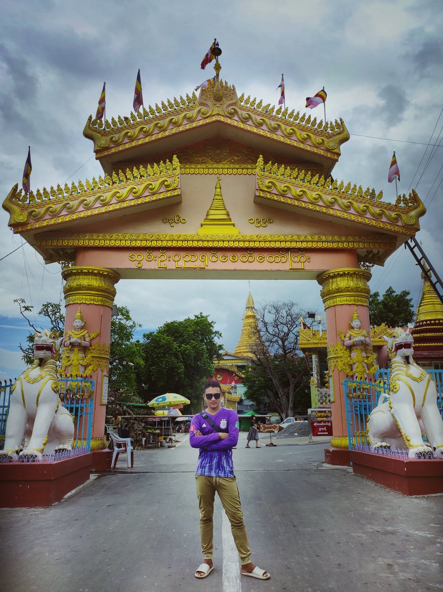 Aungphy67038676's tweet photo. 🙏🙏🙏ဘုရားဖူးရင်း ဓာတ်ပုံရိုက်ခဲ့သည်ပေါ့ဗျာ https://t.co/VpYlC6SGkO