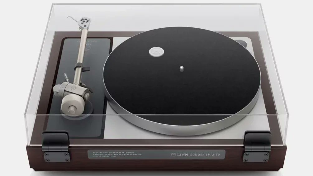 DerekRichardson's tweet photo. Linn announces £50,000 😮 LP12-50 turntable

The 50th anniversary item has been designed by Apple’s former design chief Sir Jony Ive 

https://t.co/YjPuJQgPWw https://t.co/sx0q6oPufw