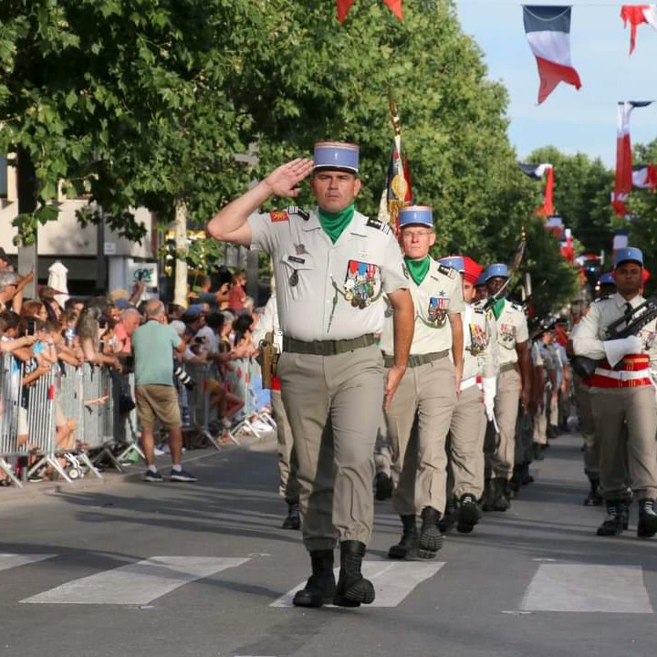1RCA_canjuers's tweet image. #14Juillet 🇨🇵 Le #1erRCA défilait hier soir à Draguignan. En ce jour de #FeteNationale, après le défilé parisien ce matin, retrouvez-nous dans le défilé motorisé à Marseille ce soir, diffusé en direct sur @BFMMarseille ! #FiersdeNosSoldats #SoldatsdelaNation