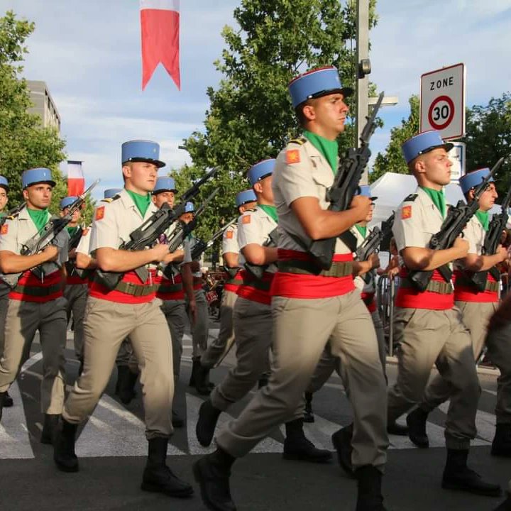 1RCA_canjuers's tweet image. #14Juillet 🇨🇵 Le #1erRCA défilait hier soir à Draguignan. En ce jour de #FeteNationale, après le défilé parisien ce matin, retrouvez-nous dans le défilé motorisé à Marseille ce soir, diffusé en direct sur @BFMMarseille ! #FiersdeNosSoldats #SoldatsdelaNation