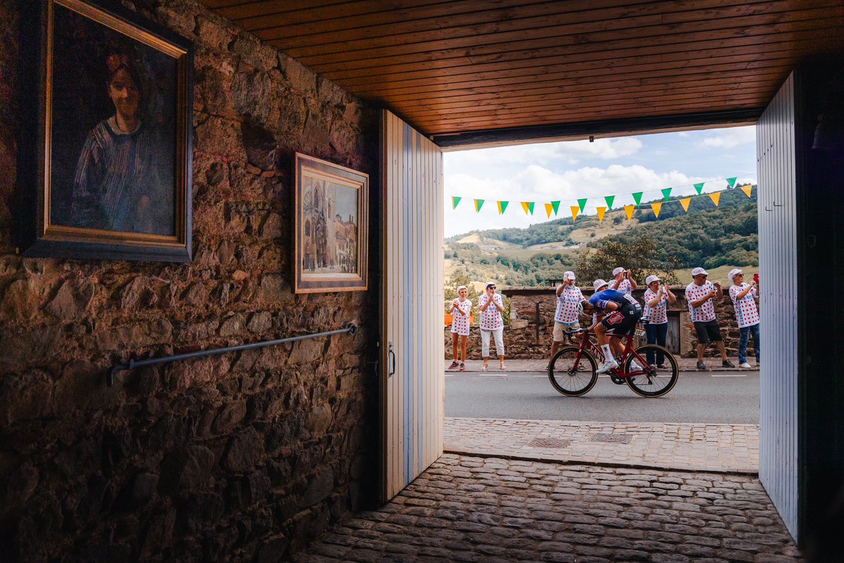 visualsofharry's tweet photo. @mathieuvdpoel and art. A very neat spot to shoot yesterday during Tour de France Stage 12 📸 @medicinexthings just for you. https://t.co/hrAAsXlTPi