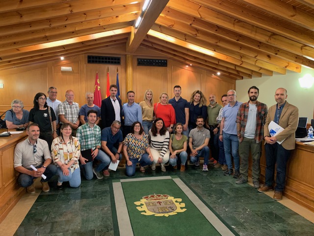 Gran iniciativa que muestra cómo el sector #turístico con #planificación y eficiencia dinamiza y aporta valor socioeconómico y #medioambiental. Nuestro gerente
<a href="/OnofreTMS/">Onofre T. Martínez</a> apoyando <a href="/tsierraespuna/">Territorio Sierra Espuña</a> <a href="/paquiimbernon/">Paqui Imbernón</a>
murcia.com/region/noticia…