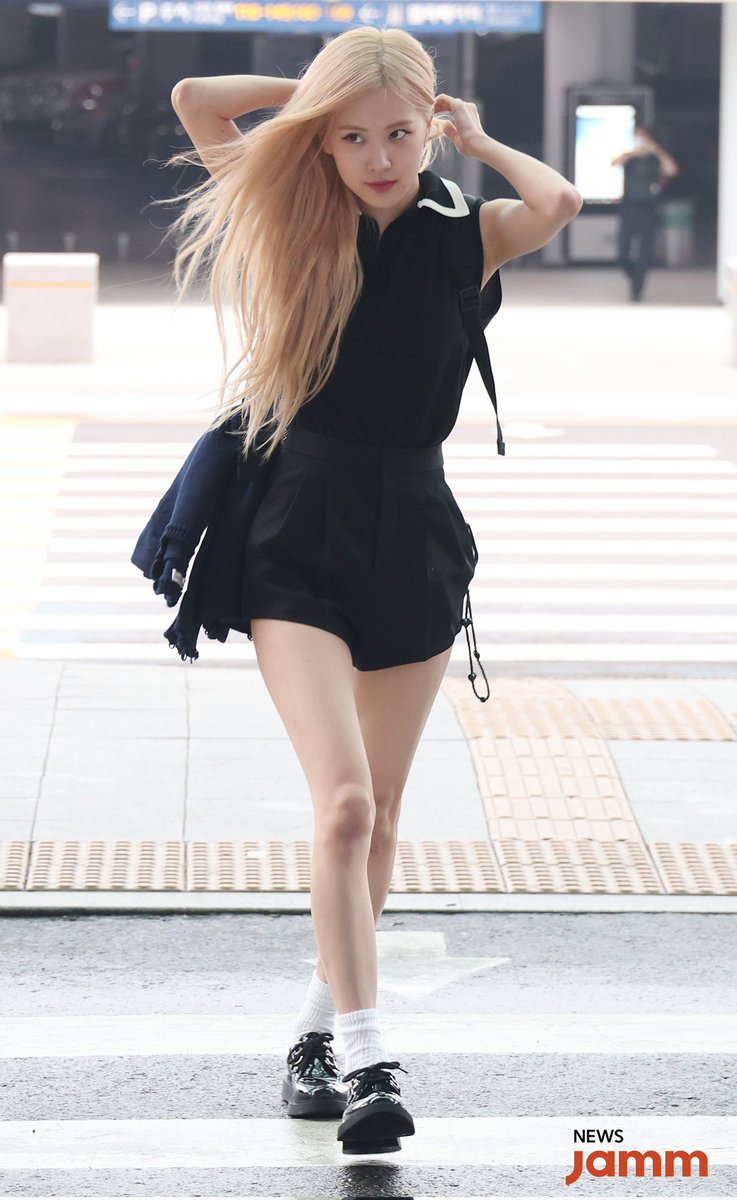 Rolisa_3's tweet photo. #ROSÉ🖤🌹🐿
#BLACKPINK @BLACKPINK https://t.co/JLFjMedYt3