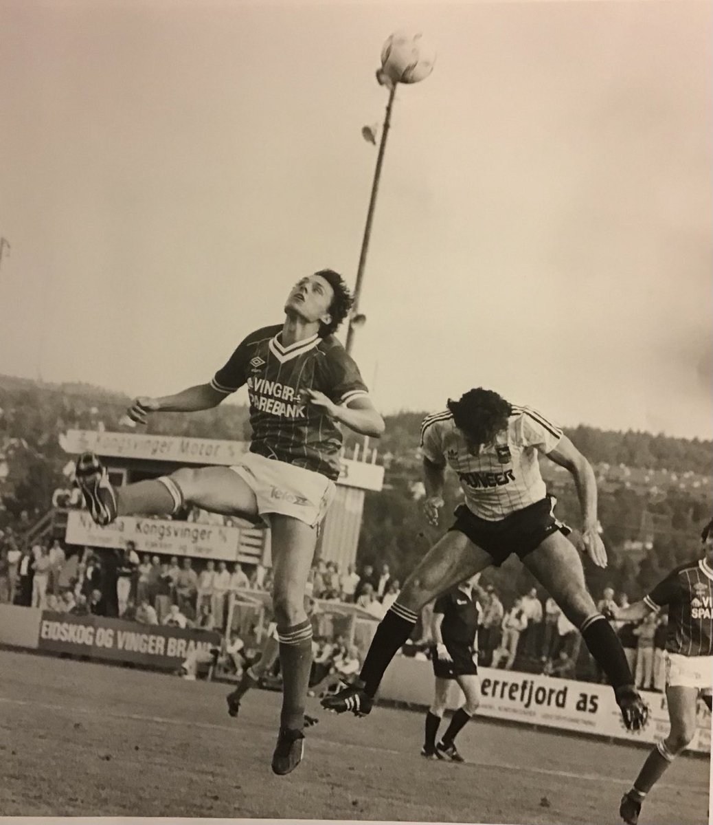 KILWiki's tweet photo. Throwback 03.08.1984: @KILToppfotball vs @IpswichTown på Gjemselund Stadion, der bortelaget vinner 0-2. Noen som kjenner igjen de to spillerne? https://t.co/aHNFNN6wxL