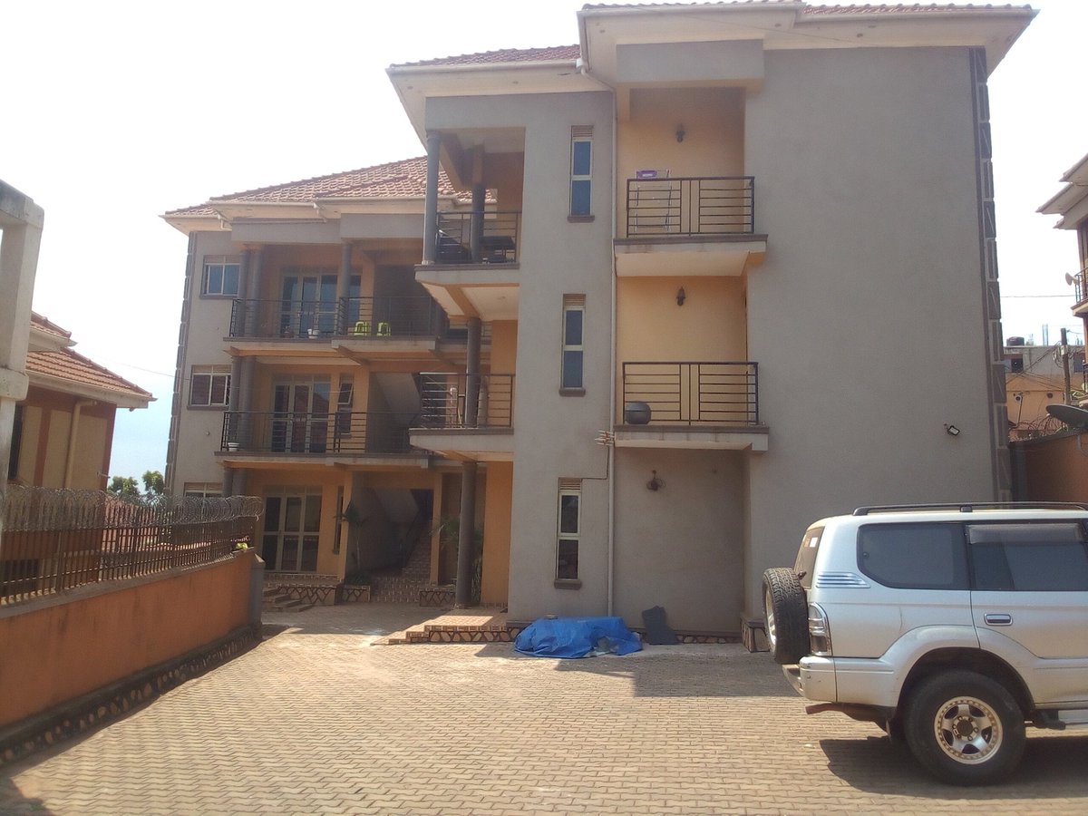 Presents you gorgeous double room for rent in the heart of ntinda well Saturated in modern family friendly neighborhood with tarmac through out
Comes with spacious living room enclosed granite countertops kitchen
Location. Ntinda
Price. 900k Ugx
0787770445/0701970427 https://t.co/3gxT5NnYlv