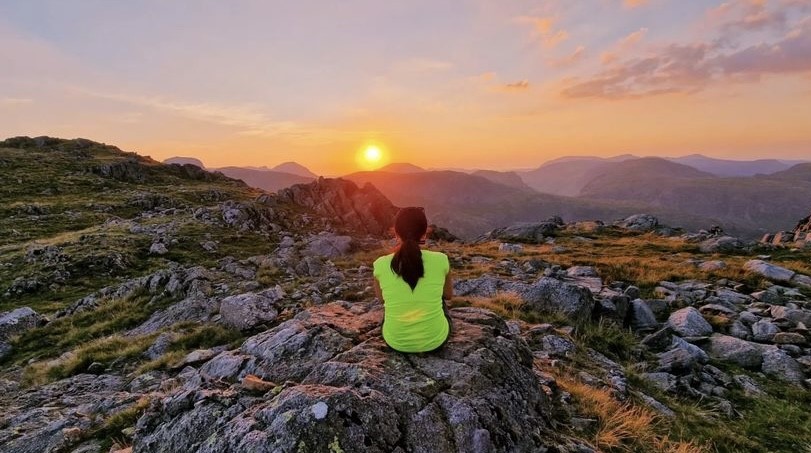 "When we did eventually go into lockdown, we’d talk about those few days free from walls and daily one hour walks..."

<a href="/agreeninn/">ingrina</a> reflects on different experiences and aspects of walking every day throughout #NationalWalkingMonth

stories.slowways.org/running-throug…