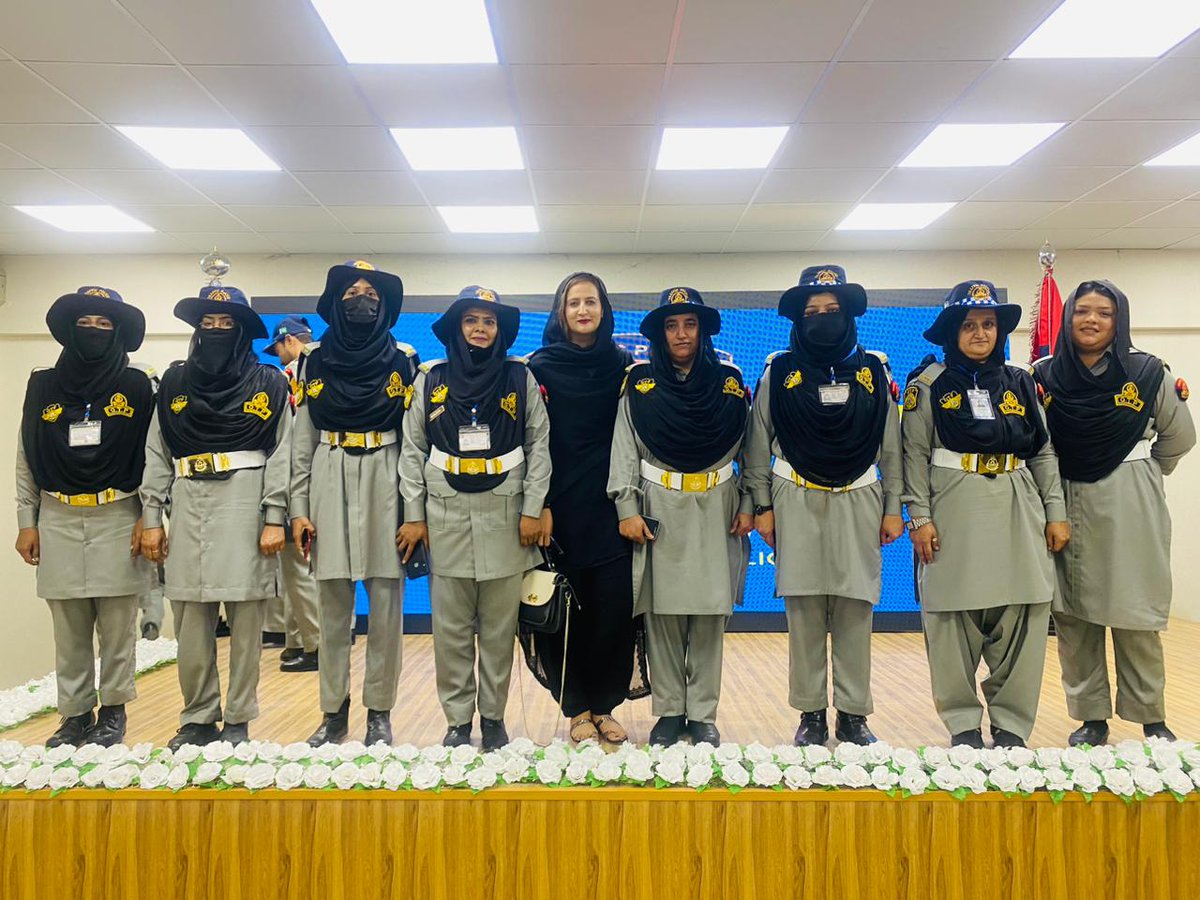 بلوچستان پولیس کی جانب سے ٹریفک پولیس کے حوالے سے ایک نیا ایک اور قابلِ تحسین اقدام
جہاں بلوچستان ٹریفک پولیس کی یونیفارم کے ساتھ ساتھ ان کی ڈیوٹی کے حوالے سے ٹرینینگ و دیگر سے اس بات کو یقینی بنایا کہ بلوچستان ٹریفک پولیس ایک نئے انداز میں اپنا کردار بہتر انداز میں ادا کریں گے ۔
