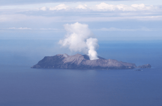 Breaking News brought to you by @uknip247 A trial has commenced in New Zealand for three bosses of the company managing the White Island volcano, following a devastating eruption in 2019 that claimed the lives of 22 tourists and caused

https://t.co/y4TBlwUFSr https://t.co/f29SV4YQV1