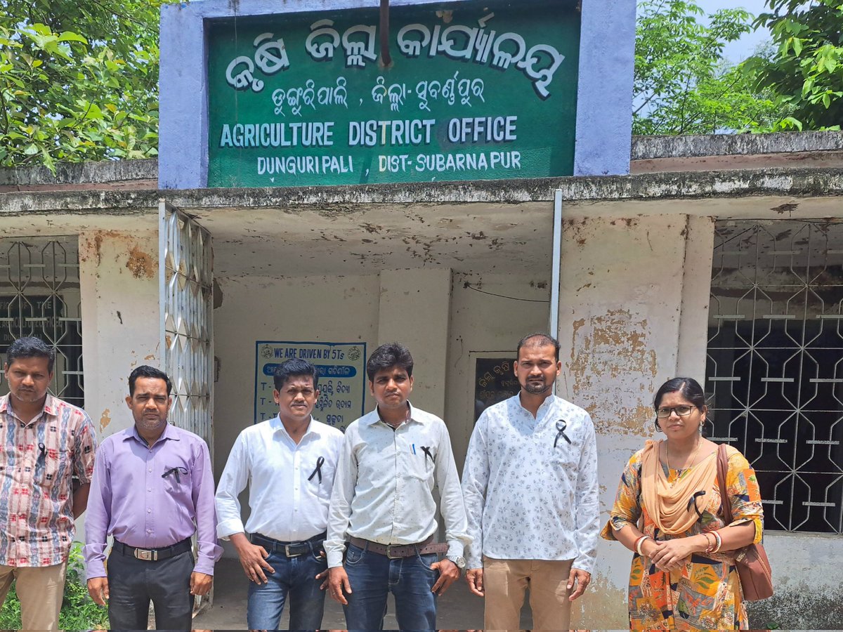SwadhinPadhan3's tweet photo. କଲା ବ୍ୟାଚ ପରିଧାନ କରିବାର ପ୍ରଥମ ଦିନ @krushibibhag @kanak_news @odvawlvawunion @otvnews @rajaaswain @sambad_odisha @Vkpandianfancl1 @NandighoshaTV @Naveen_Odisha @VAWs_Khordha @Purivaw @VawSubarnapur https://t.co/VqSjejVucW