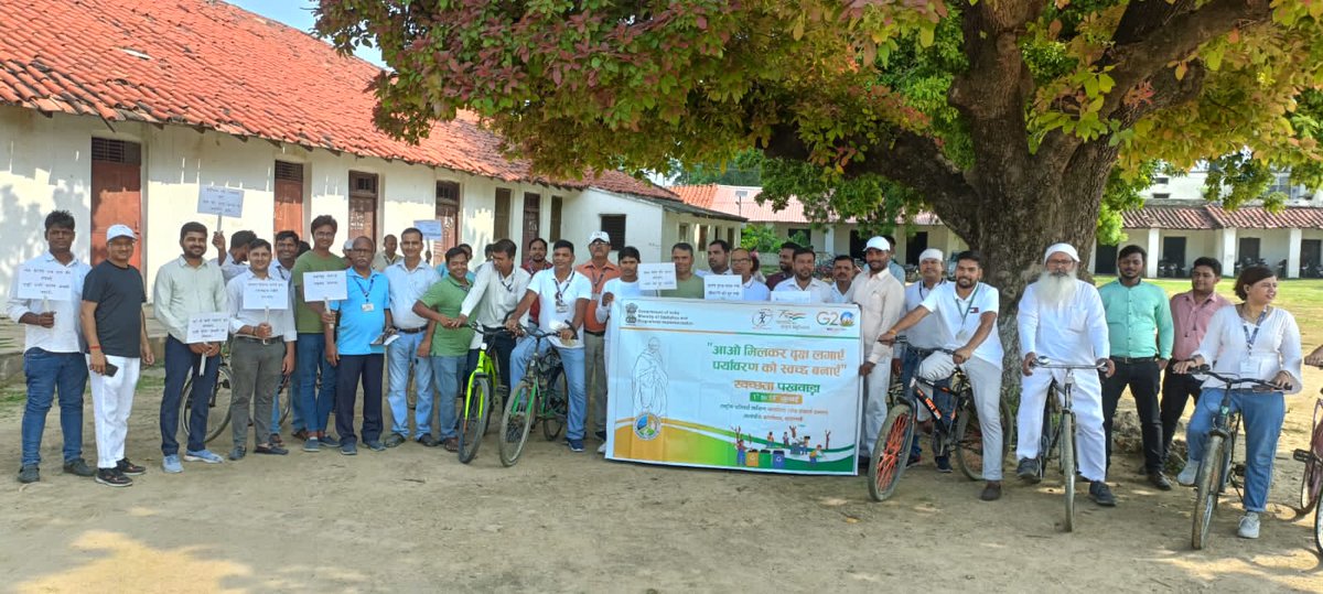 GoIStats's tweet photo. Kudos to SRO, Varanasi for their outstanding participation through Cycle rally and plantation drive in #SwachhataPakhwara to spread the awareness about cleanliness and hygiene. 
#goistats #SwachhataPakhwara @swachhmospi #Swachhabharat https://t.co/RjiRsfQdKD
