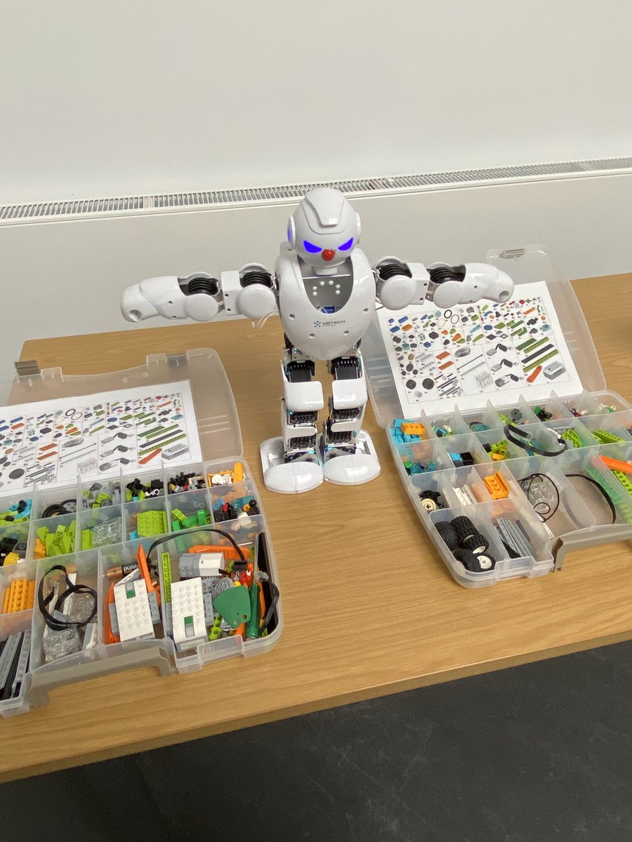 We have @CXplorersSWScot in our Pavilion events space with LEGO Robots! Drop-in from 10am - 1pm to learn how to make your own race-car and earthquake simulator! Suitable for ages 8+ — parents/carers can enjoy a coffee in the cafe while the kids get stuck in! Tickets £4.