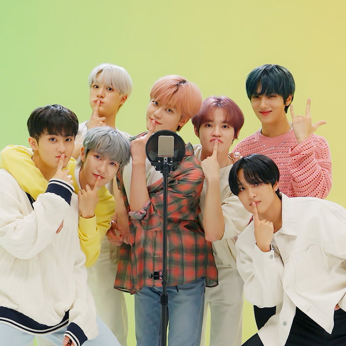 njaeminland's tweet photo. one is not like the others https://t.co/bD3sg4XeRU