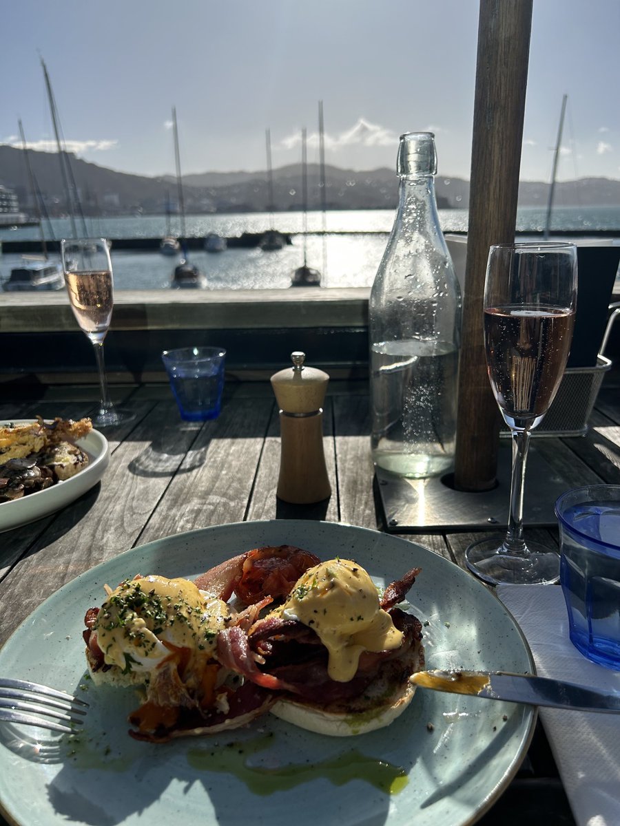 SamPassUK's tweet photo. Wellington put on its Winter best for my final day. Oriental Bay was basking in the sun and blue skies. A perfect location for a final brunch 😊. Thanks, Welly, I’ll miss you! @OrientalBayNZ⁩ ⁦@UKinNZ⁩ https://t.co/9vsdAVg1KI