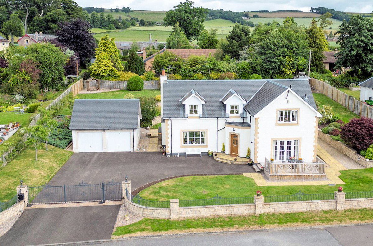 ***Most beautiful modern family home of rare quality***
Strathearn, New Fowlis, By Creiff
Offers Over £565,000
A most attractive and substantial modern home, 
https://t.co/uAljVWo8i7
Brochure https://t.co/kOWS3Rdq0J
3D tour https://t.co/9SJS719c32 https://t.co/1ju9vddfBz