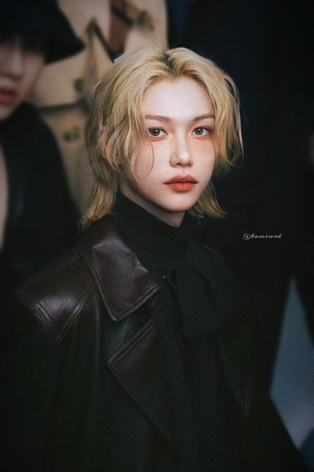 320x915's tweet photo. 극락의 얼굴합🤍🖤 https://t.co/GmjxcTa9HM
