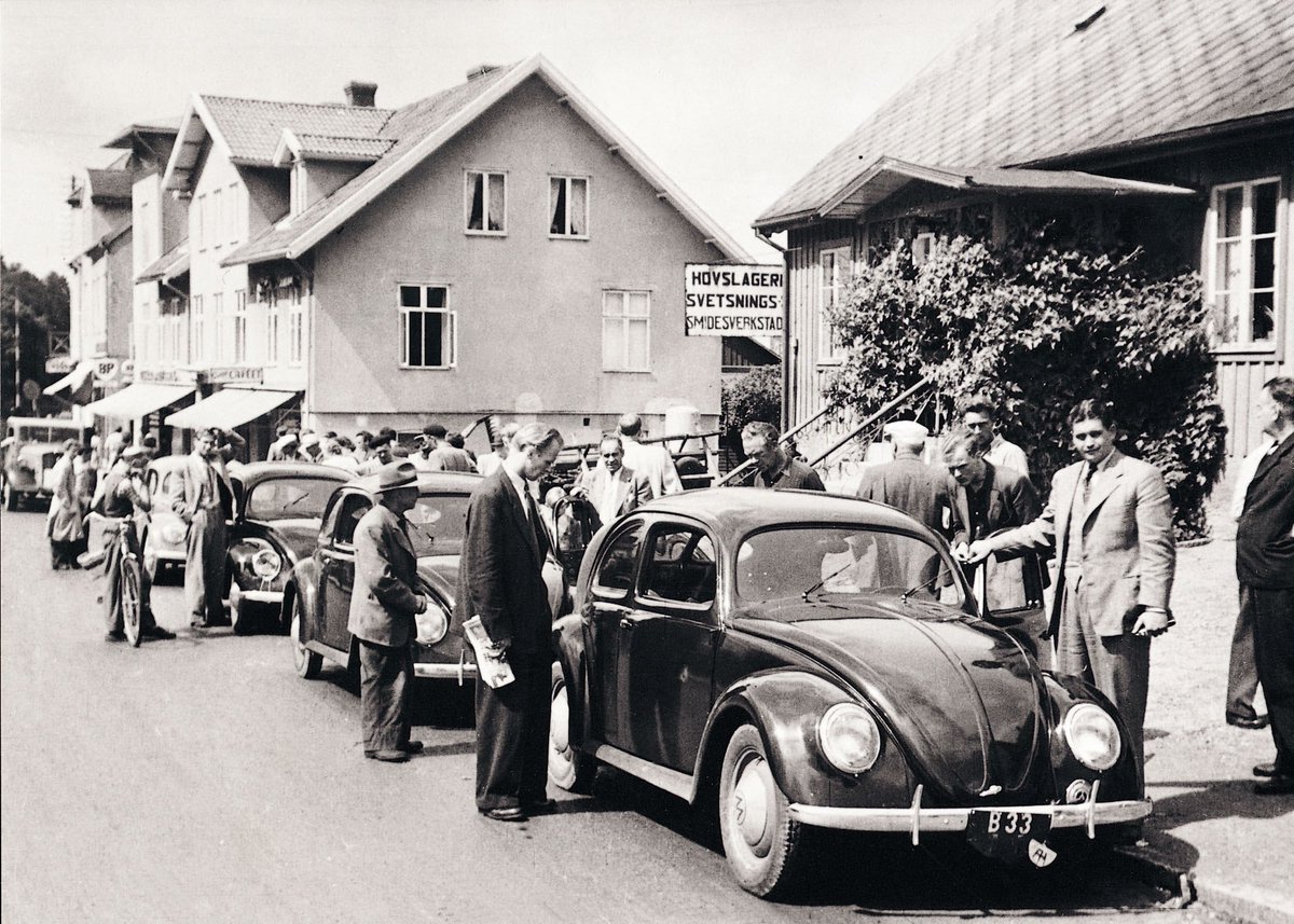 Idag firar Volkswagen 75 år i Sverige! Den 14 juli 1948 rullade de första fyra VW-Bubblorna in på svensk mark.

ℹ️ Läs mer: bit.ly/3JYOKAV

#vw