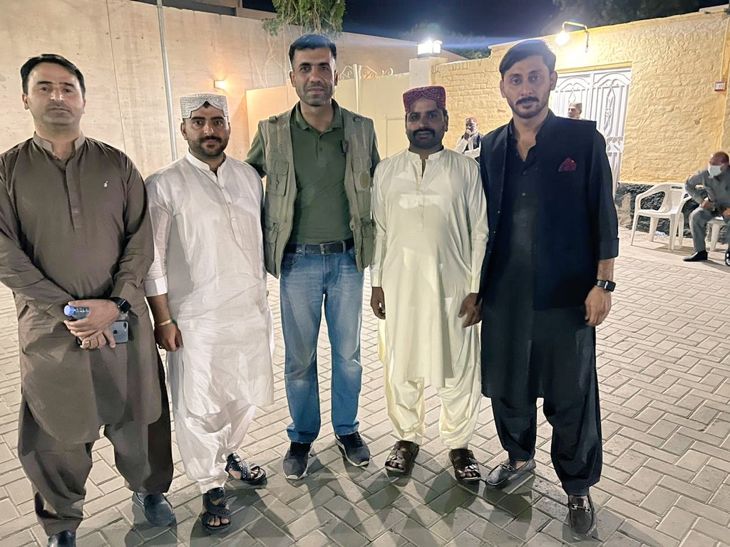 TjZawar's tweet photo. لاڑکانہ: بلاول ہاؤس نؤڈیرو اپنے پیارے دوستوں کے ساتھ یادگار تصاویر.. 🙋😘😍🇱🇾✌️
@SajidZardari17 @iamFarmanullah https://t.co/8pofGokz07