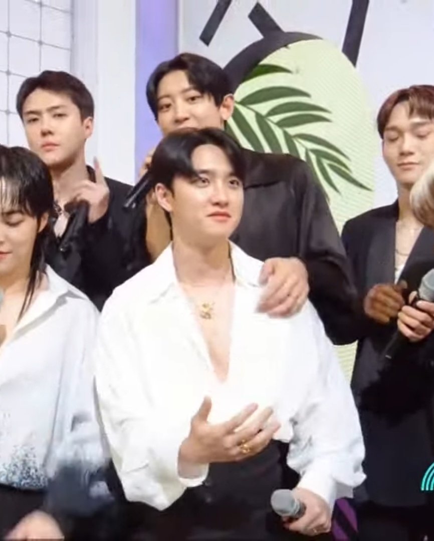 DohKyungsooINA's tweet photo. Ternyata pake baju yg ini gengs 😭😭🙏🏻 https://t.co/sJLazS8vn7