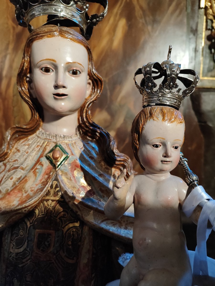 ¿Qué hace una escultura Virgen del Carmen en Aranda de Duero?
Con motivo de la celebración del día de la Virgen del Carmen el domingo. #LaPiezadelaSemana no podría ser otra cosa que la escultura central del Retablo Mayor de la Iglesia de San Juan en Aranda de Duero.