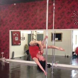 Psychologistfo2's tweet photo. Old pole photo I'm still proud 🥰 #pole #poledance https://t.co/WGtxJFPc5M