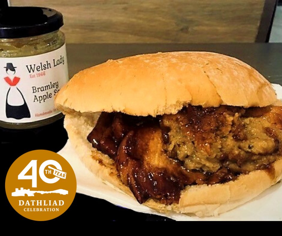 EdwardsofConwy's tweet photo. Todays Hot Food/Bwyd Poeth
Friday 14th July
π΄Hot Dog Friday! Edwards Hickory or Traditional Dog
With fried onions, ketchup & American mustard
π΄ Welsh Roast Beef & Gravy Baps
π΄ Roast Pork & Stuffing Baps
#HotDogFriday #Lunchtime πππ https://t.co/ZVsCLKPYl7