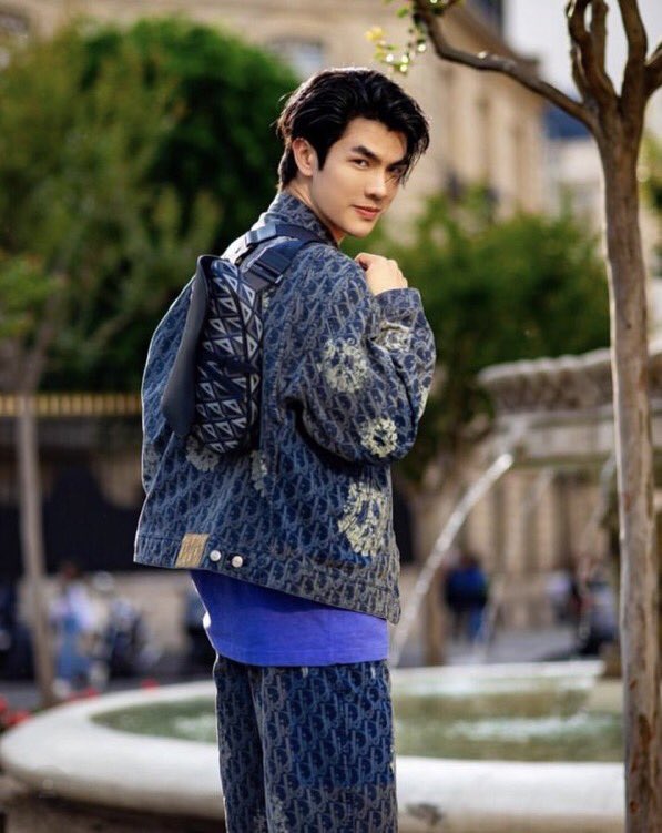 MilePhakRom's tweet photo. So so handsome 

MILEPHAKPHUM DIOR SUMMER24
#DiorMenSummer24xMileApo
@milephakphum #DiorSummer24 
@Dior #StarsinDior  #DiorTears https://t.co/SXHbHsXHJn
