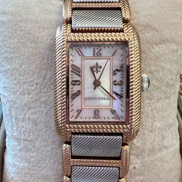 So good I had to share! Check out all the items I'm loving on <a href="/Poshmarkapp/">Poshmark</a> #poshmark #fashion #style #shopmycloset #judithripka: posh.mk/R0prRuOkqBb