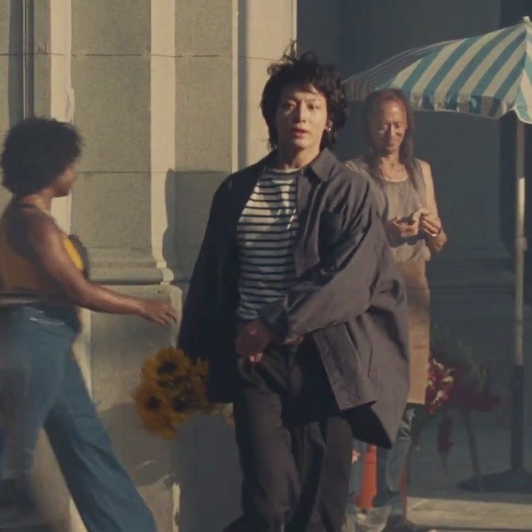 bbytaete's tweet photo. favorite flower boy 🌻 https://t.co/mnETphumwC
