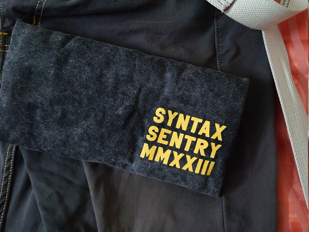 simplyingenious's tweet photo. Received the coolest tee ever. Shout out to @syntaxfm and @getsentry for the giveaway. https://t.co/a53OpuSWdo