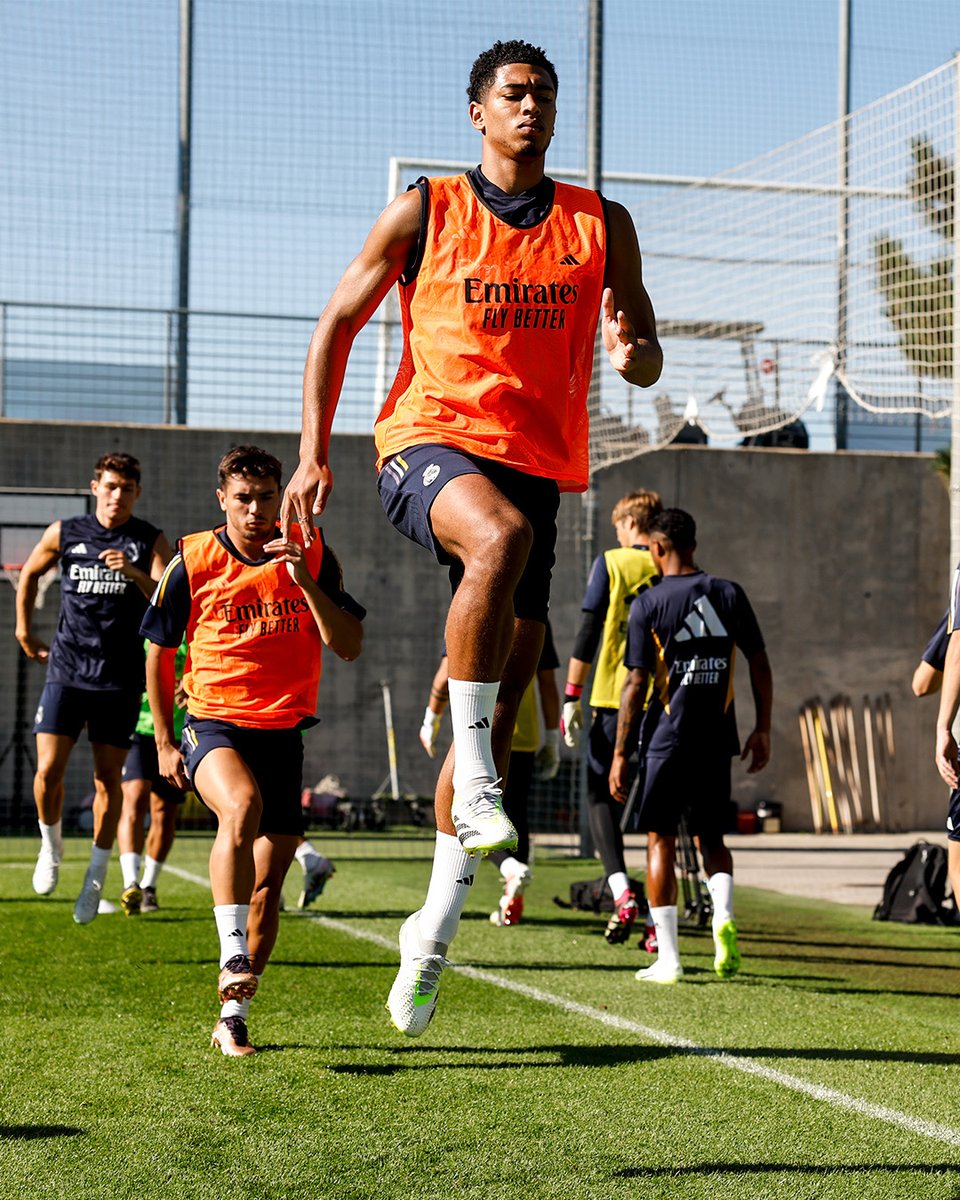 realmadrid's tweet photo. 🆙 @BellinghamJude 🆙 https://t.co/CAS1IP2mlH