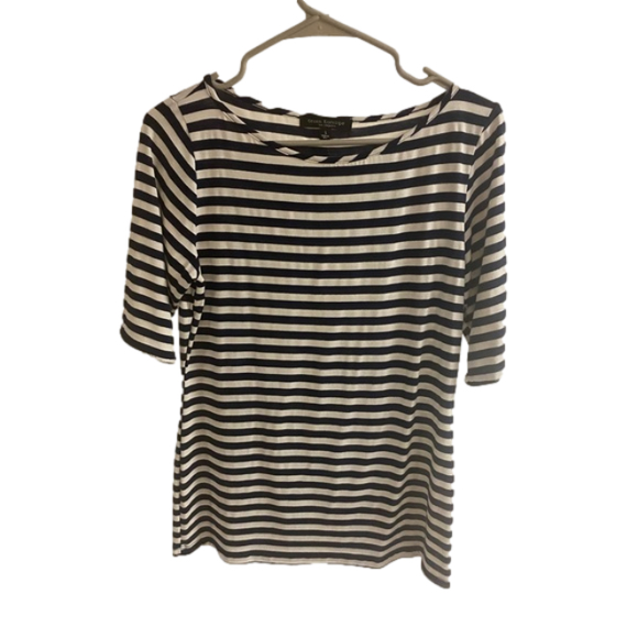 So good I had to share! Check out all the items I'm loving on <a href="/Poshmarkapp/">Poshmark</a> from <a href="/DartanyaG/">Dartanya</a> <a href="/willowsfinds/">Willowsfinds</a> #poshmark #fashion #style #shopmycloset #lularoe: posh.mk/KOirFLXkqBb