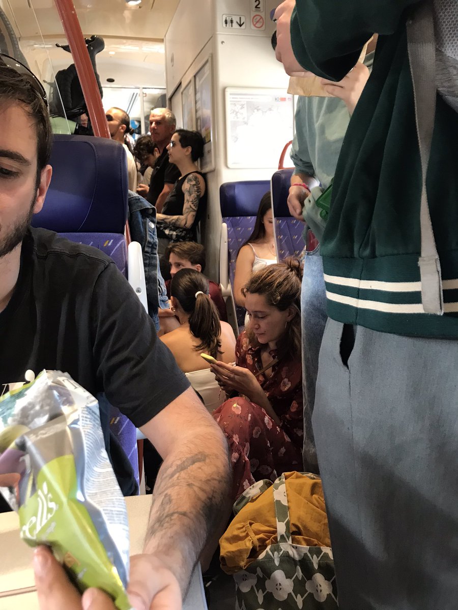 e_alcouffe's tweet photo. Bonjour @SNCFVoyageurs et @Occitanie ! Quand est ce que l’on aura des TER moins bondés un Week end de départ en vacances ? Il faut trouver une solution ! https://t.co/WVb1QJ13Dm