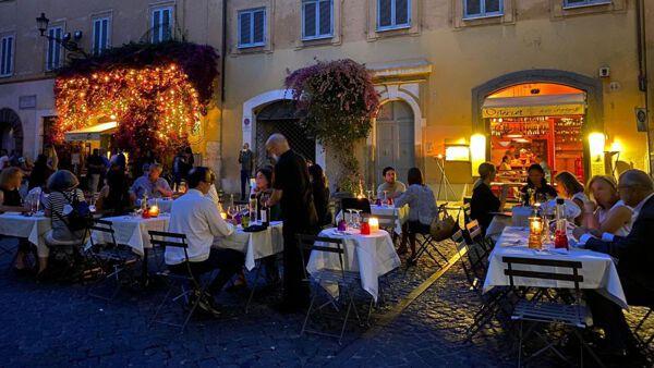 sole24ore's tweet image. 🔸 #Ristoranti, più #chiusure che #aperture ma la situazione migliora.
ilsole24ore.com/art/ristoranti…