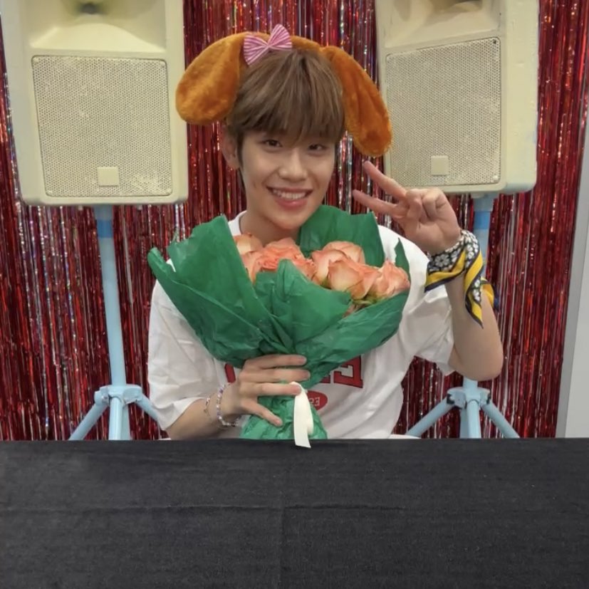 ZEROBASEONE_INA's tweet photo. [230714] #KIMTAERAE BIRTHDAY LIVE INSTAGRAM

Photo time

#ZEROBASEONE #ZB1
 #제로베이스원 @ZB1_official https://t.co/acuLb49JQg