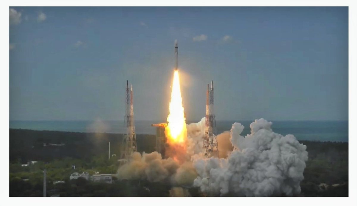 இந்தியாவின் கனவுகளை சுமந்து விண்ணில் பாய்ந்தது சந்திராயன்- 3.

இம்முறை நிச்சயம் (Soft Landing) மென்மையான தரையிறக்கம் நிகழும். 

#ISRO #Chandrayaan3  ❤️