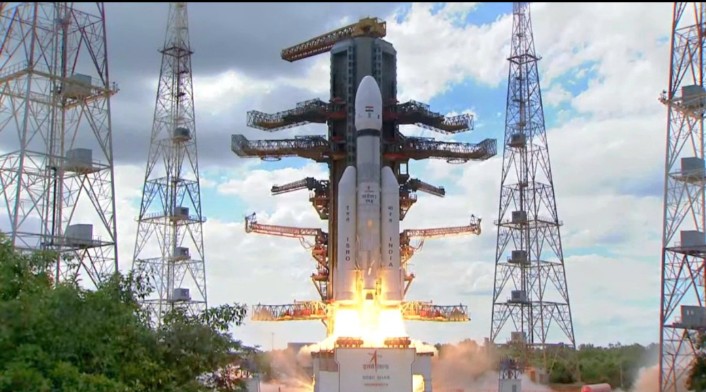 NewsAlgebraIND's tweet photo. Big Breaking News - #Chandrayaan3 launch declared a success by ISRO scientists.

Chandrayaan 3 satellite separated. Trajectory is as predicted. All parameters are normal. Congratulations to all the Indian scientists and ISRO heroes. India creates history. 

This day v/s that day. ISRO did it😍🔥🔥