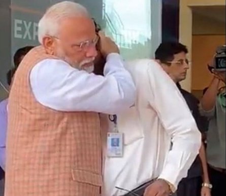NewsAlgebraIND's tweet photo. Big Breaking News - #Chandrayaan3 launch declared a success by ISRO scientists.

Chandrayaan 3 satellite separated. Trajectory is as predicted. All parameters are normal. Congratulations to all the Indian scientists and ISRO heroes. India creates history. 

This day v/s that day. ISRO did it😍🔥🔥