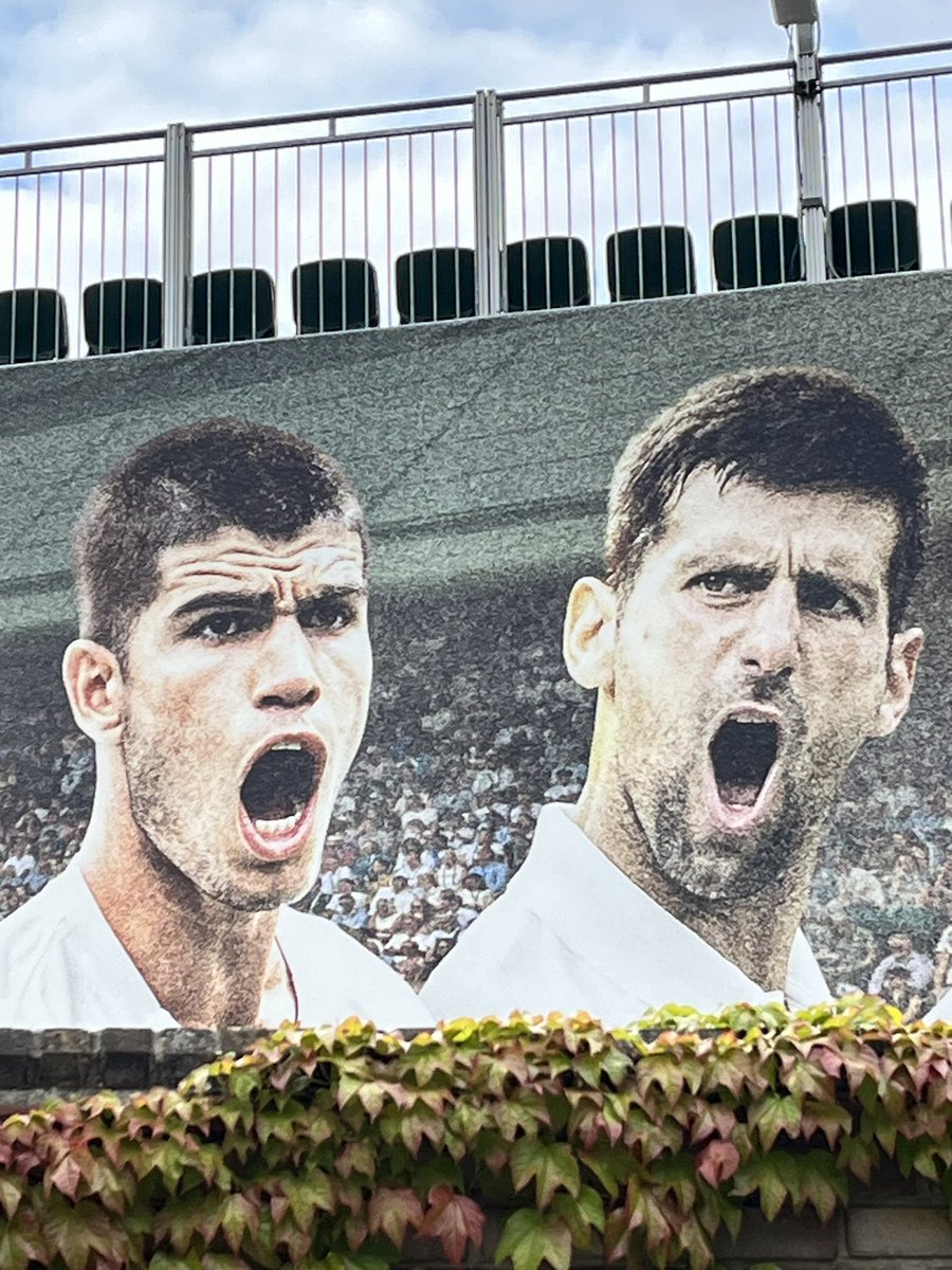 It’s grey, wet & windy #Wimbledon 

Thankfully, we still MAY get the dream men’s final this weekend…

But firstly, Djokovic has to beat Sinner  (as he did in last years quarters)

And then youngest semi finalist since Novak in 2007, Alcaraz faces Medvedev 

#Semifinal #day12 https://t.co/3nwyI2Iepb