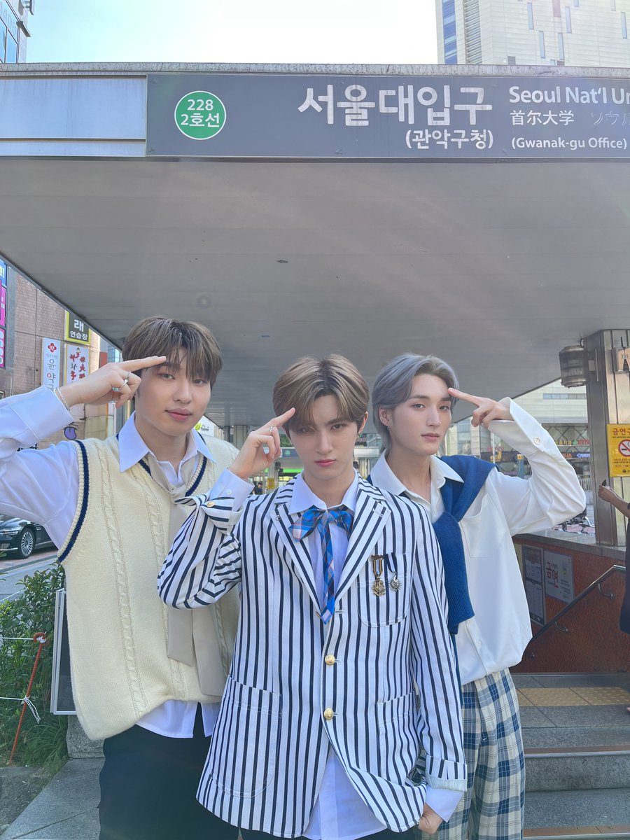 XODIACOfficial's tweet photo. [📸] 

<SPECIAL LOVE, SPECIAL CHALLENGE>

Behind #16 💞 

#봉은사역 #신당역 #서울대입구역 
#SPECIALLOVE #SPECIALLOVEchallenge
#지하철 #지하철챌린지 #Metro #Metrochallenge https://t.co/6Bizz4angx