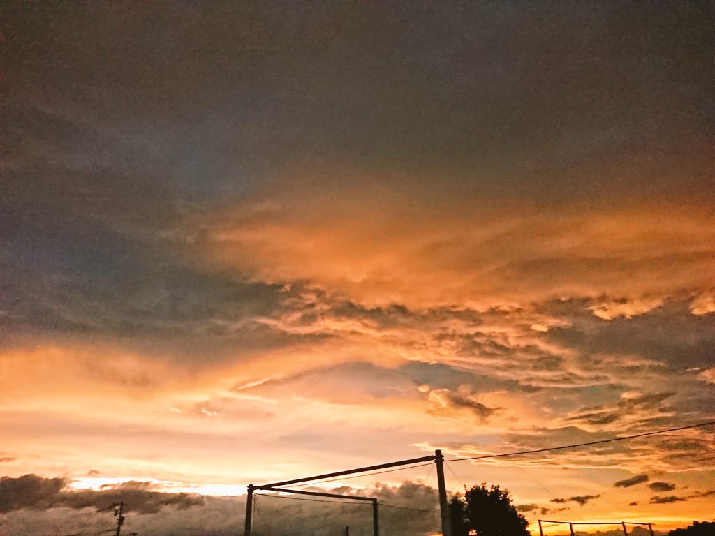 Sakuma_slowpace's tweet photo. 生存報告。いい空に会えて良かった
 #風景写真
 #空
 #夕陽 https://t.co/mAp1p9Og4g