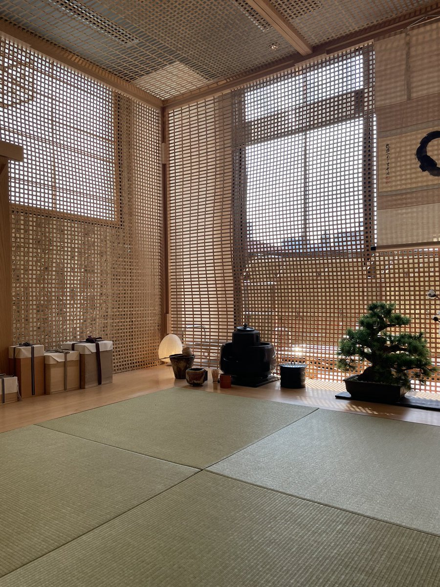 keito7514's tweet photo. 簾のおかげで開放感あって綺麗な茶��空間やった。 https://t.co/3pLQVm3o68